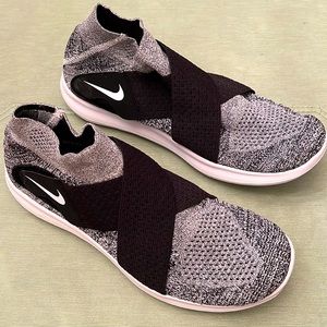 Never Worn NIKE Ladies Ankle High Slip-On Sneakers. Size 9.5.